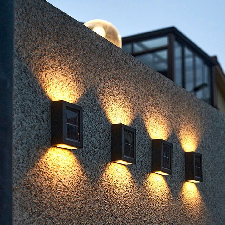 Solar-powered outdoor wall light with double shade, Quanolo